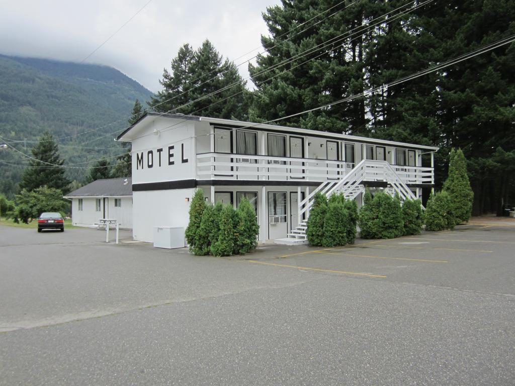 The Mighty Fraser Motel Boston Bar Екстер'єр фото