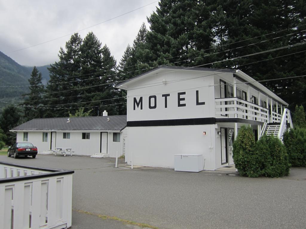 The Mighty Fraser Motel Boston Bar Екстер'єр фото